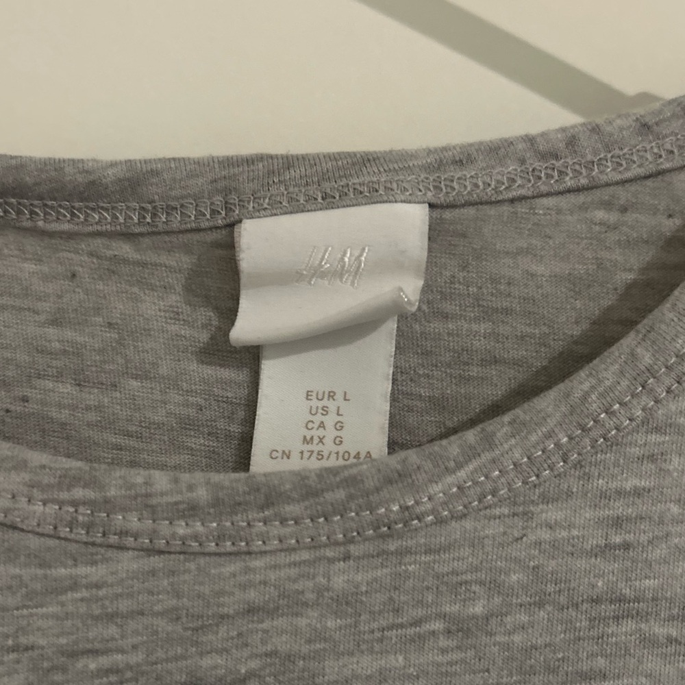 H&M shirt - Picture 3 of 3